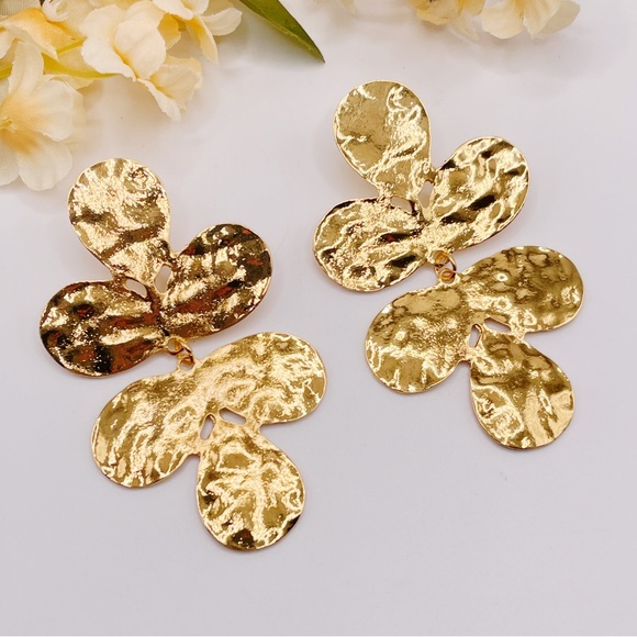 Hammered Gold Double Clover Earrings - Picture 2 of 5
